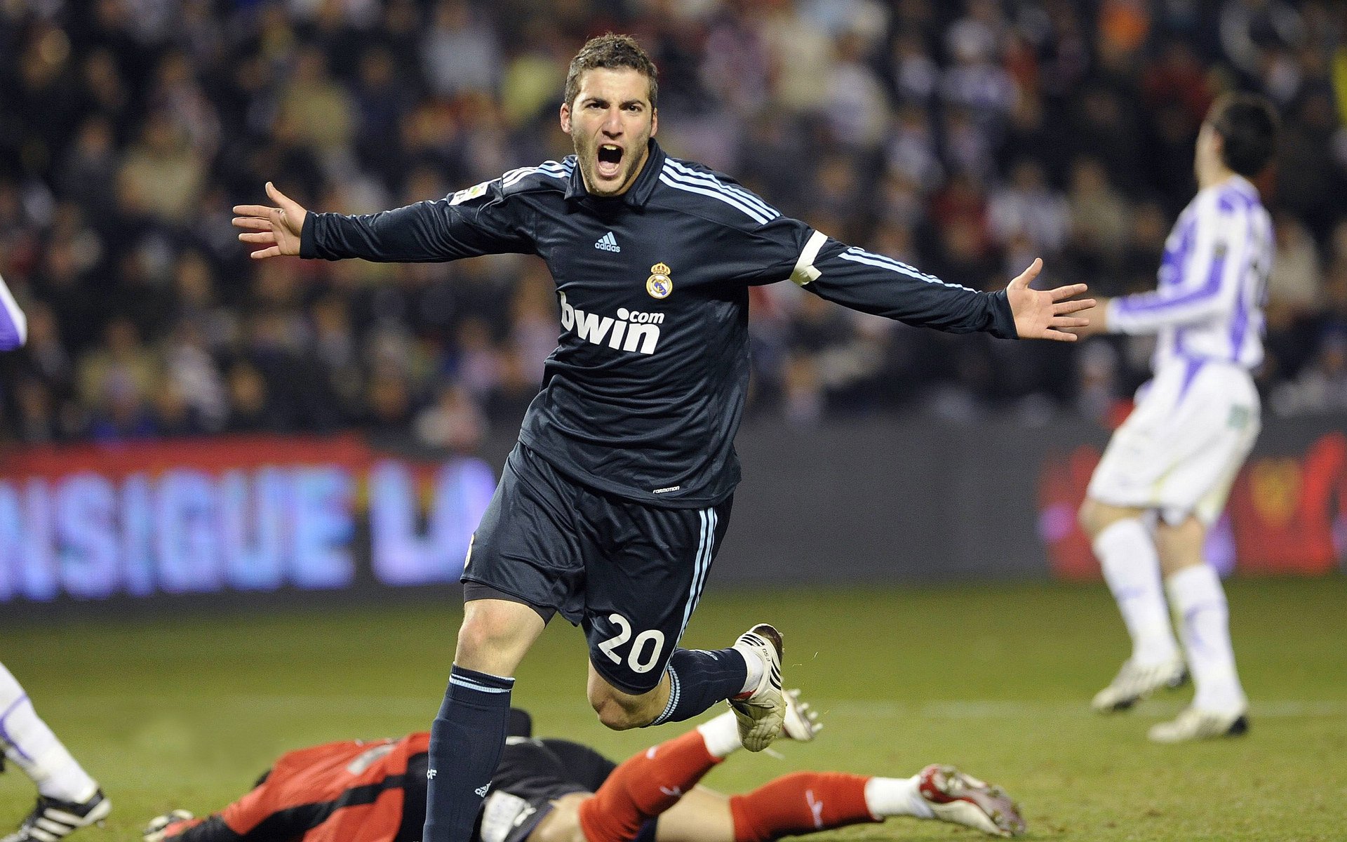 【防守战术】马克·塞尔比：用铁壁策略困死对手，马克·塞尔比老婆