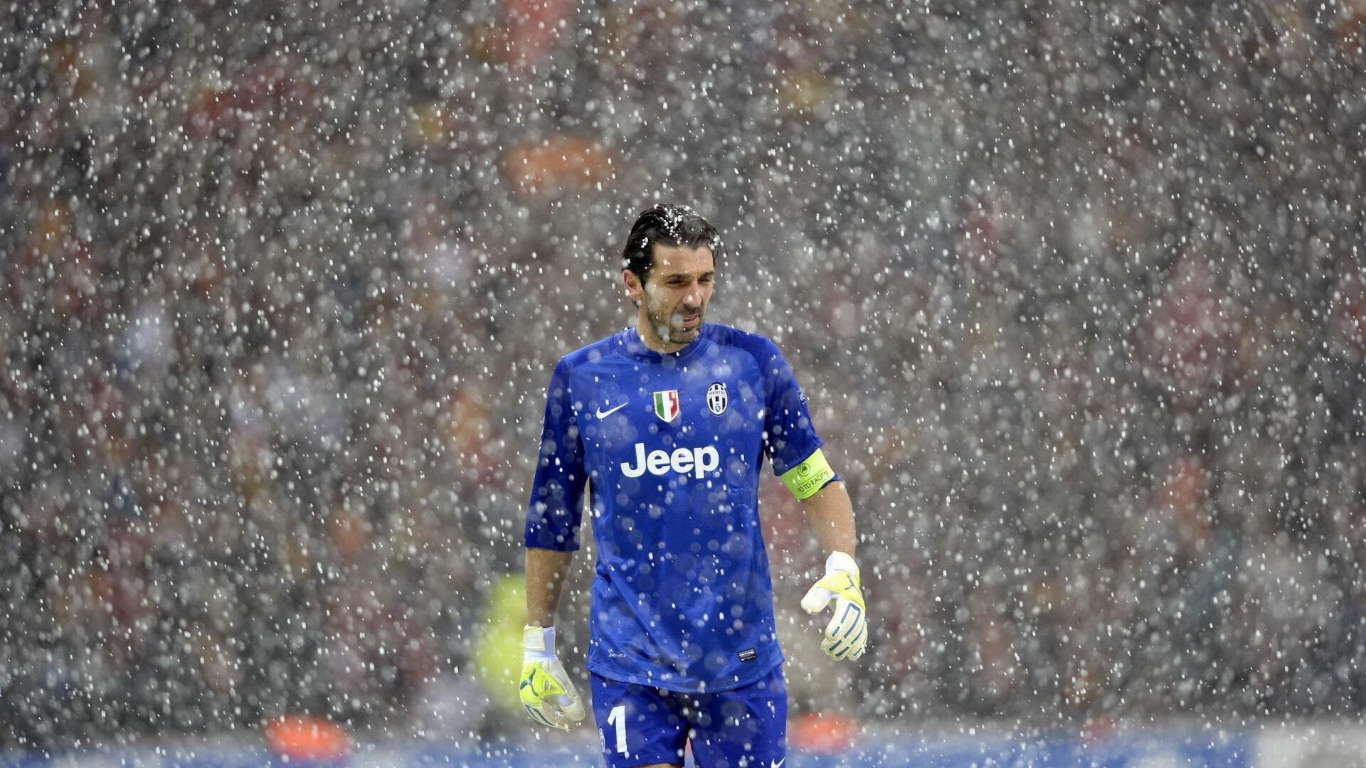 皇马快速反击与防守反击结合,战术多样化逐步溶解对手,皇马防反视频